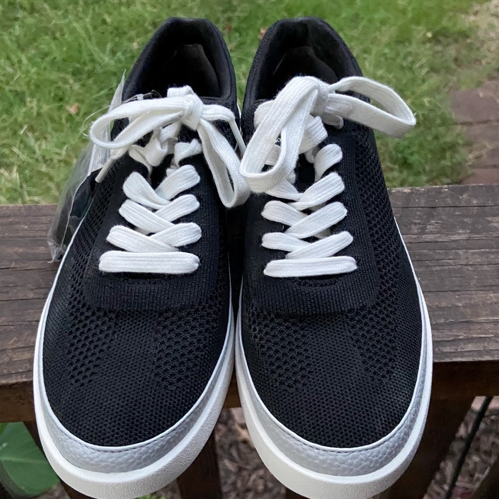 Vionic Women’s Black & White Arch Support Walking & Tennis Sneakers Comfortcore